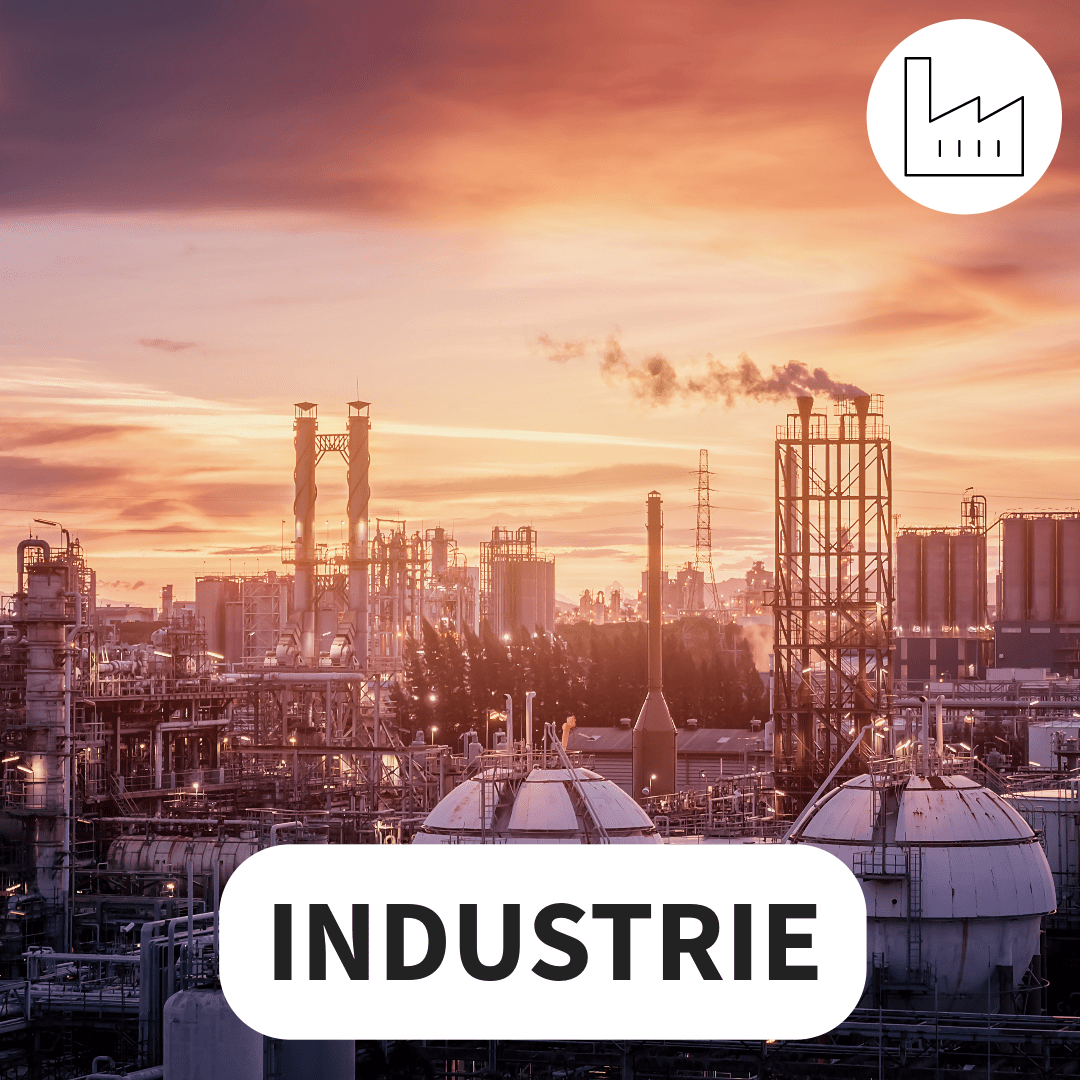 Beeld van de industriële sector met fabrieken en machines die de economie van het land aandrijven.